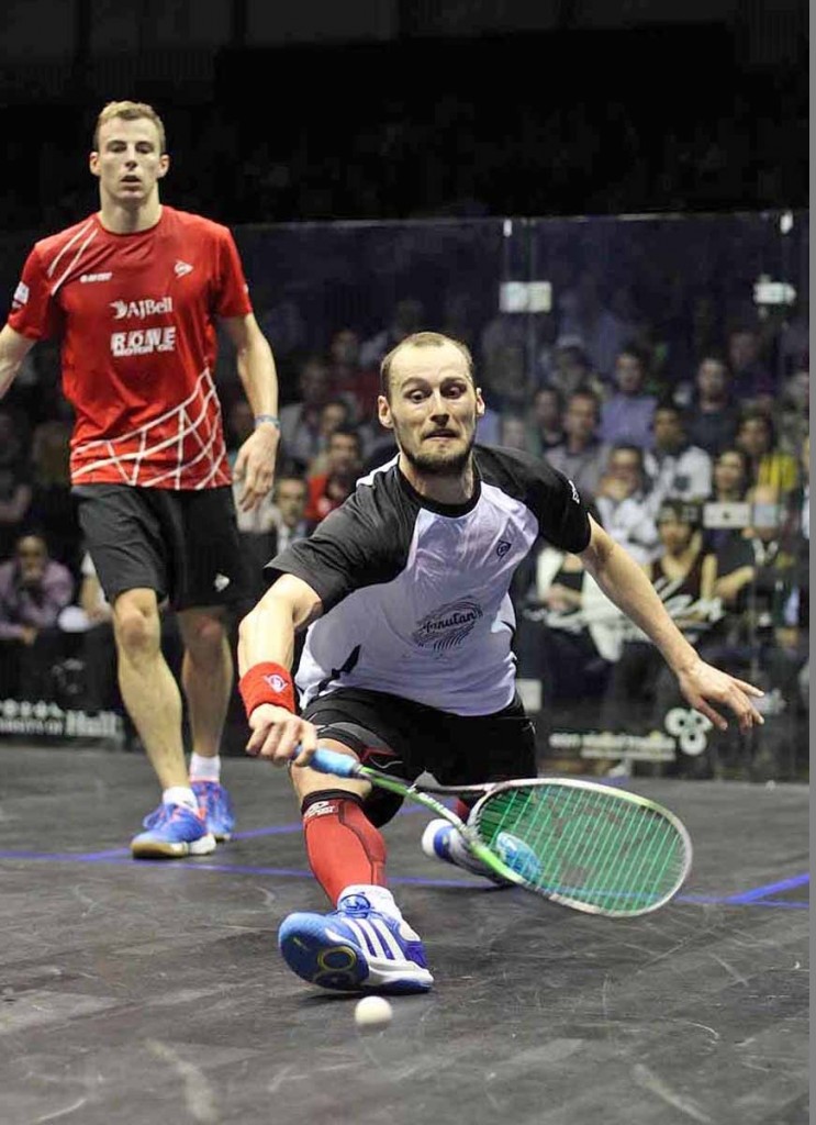 Gregory Gaultier (R) lunges on his way to deafeating World Champion Nick Matthew in the men's final. (image: Steve Line/squashpics.com)