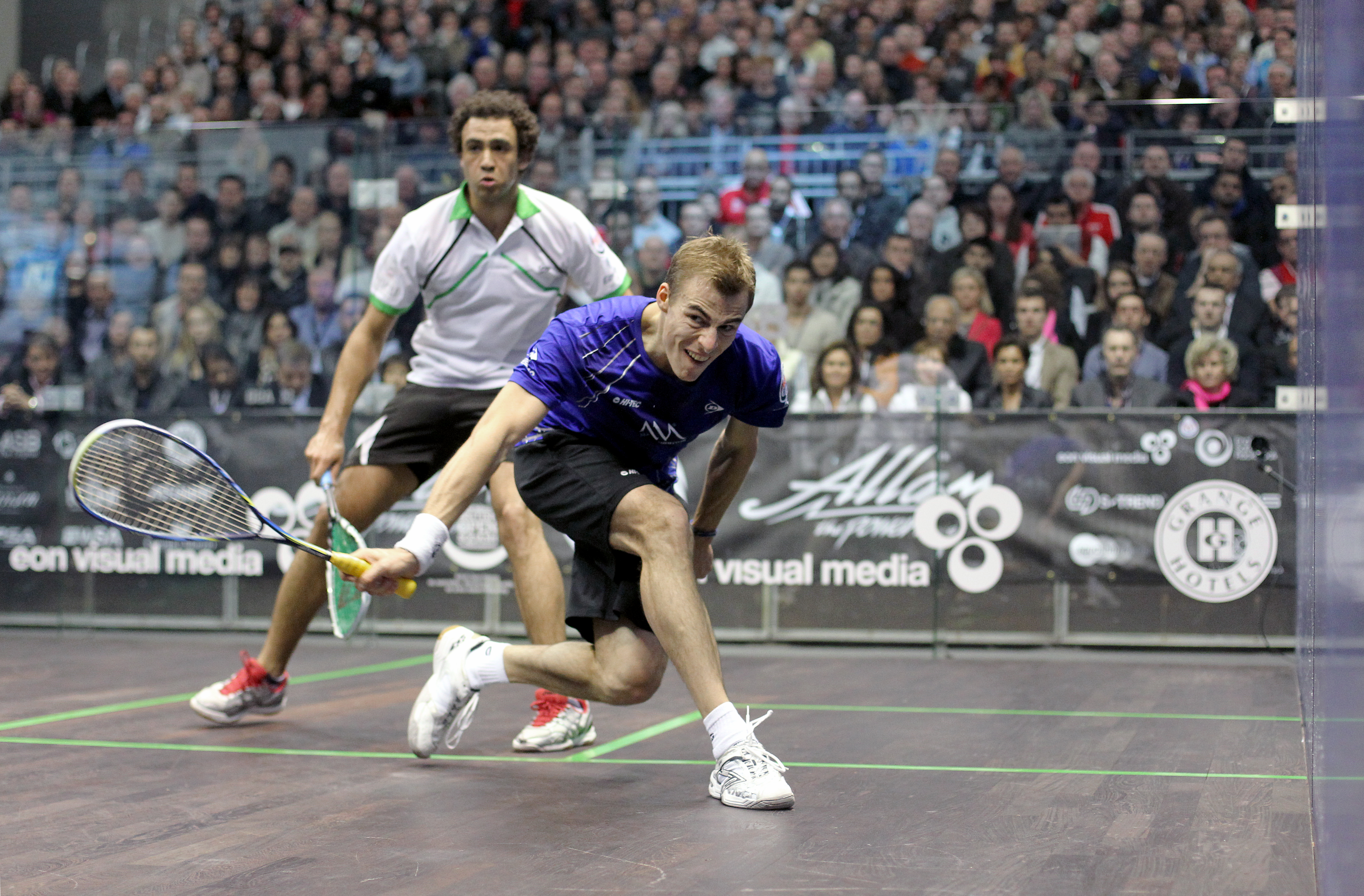 Nick Matthew (R) slammed the door on any question as to whether  his game is on the decline by shutting down Ramy Ashour in the three-game final.