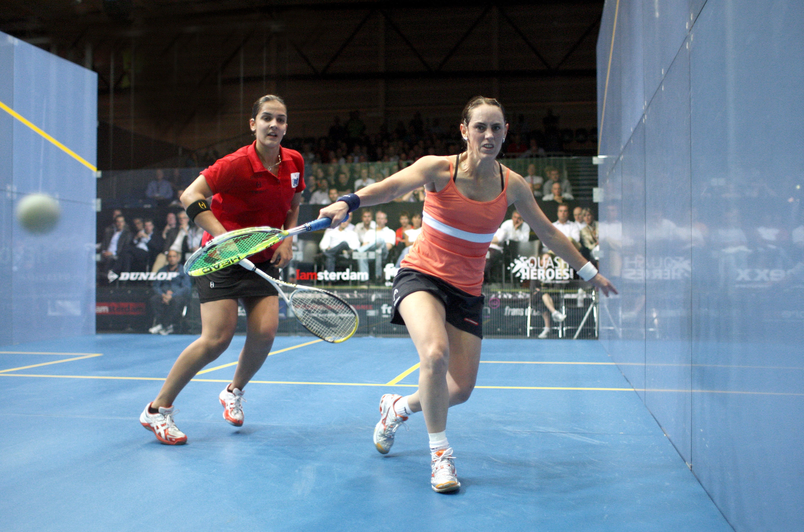 After dropping the first two games, Rachael Grinham (R) stormed back to beat Egypt’s Omneya  Abdel Kawy in the quarterfinals, 11-1, 11-6, 11-8.