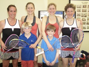 Sisters Berkeley Revenaugh (center, left) & Mary Belknap Mckee (center, right), pictured with their sons and finalists Dawn Gray (right) & Amy Milanek (left) continued the Belknap reign in the women’s 40+ division with their second consecutive title. In 2013, Revenaugh won the 40+ title with their other sister, Lee Belknap. 